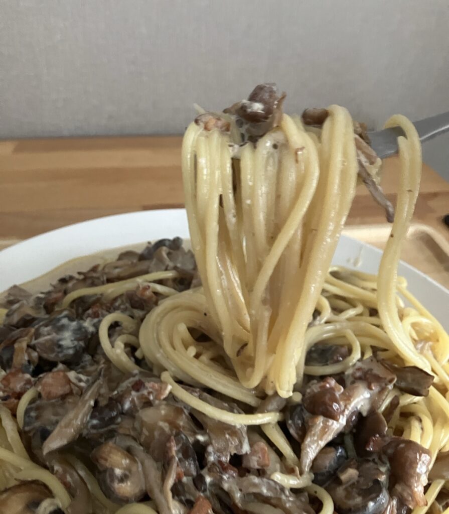 弓削シェフ　なめこを使ったきのこのクリームパスタ